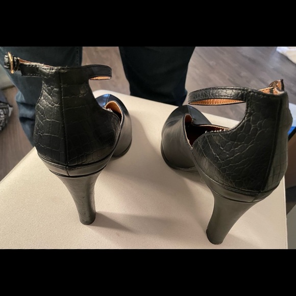 Seychelles Black Heels - Size 7.5 - Gently used - Picture 3 of 5